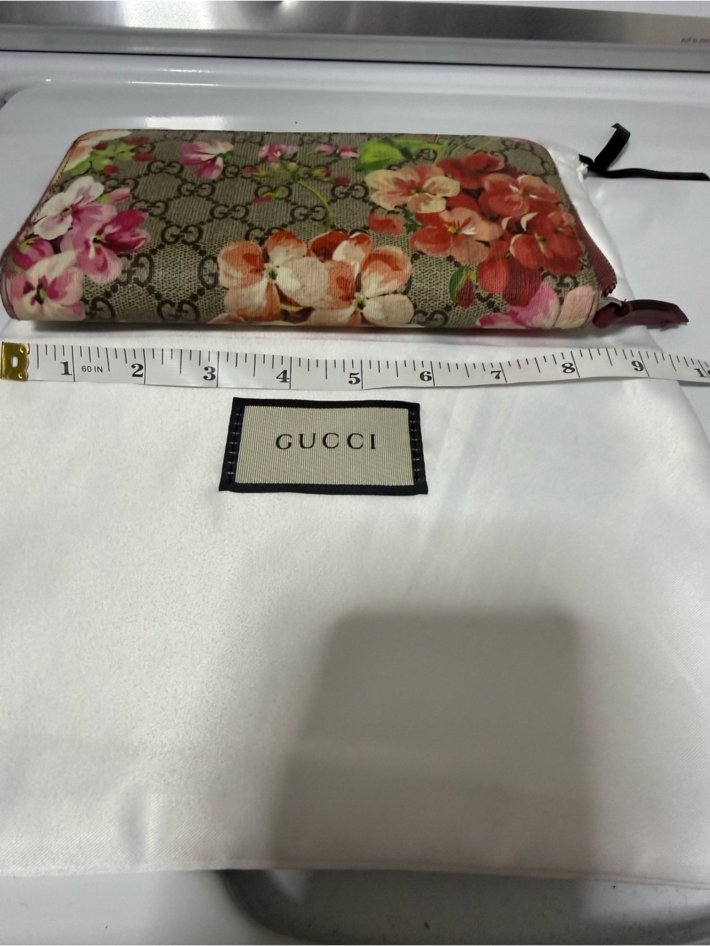 Gucci Floral GG Supreme Zip Around Wallet in Beige with Pink and Green Flowers - Picture 3 of 9